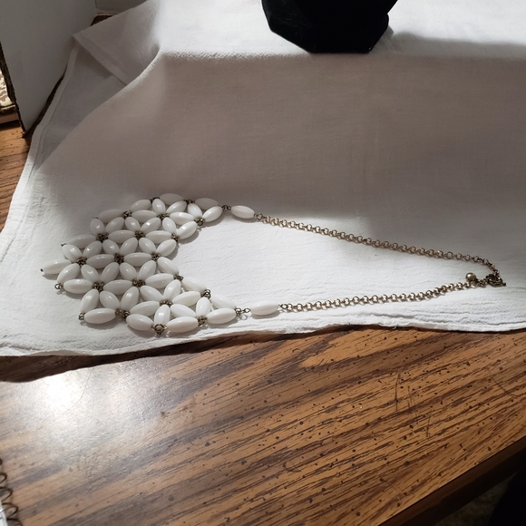 Vintage J. CREW White Flower Bib Statement Piece - Picture 3 of 6